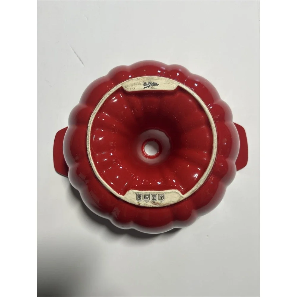 Mrs. Fields Premium Bakeware Red  Enamel Fluted Bundt Pan EUC